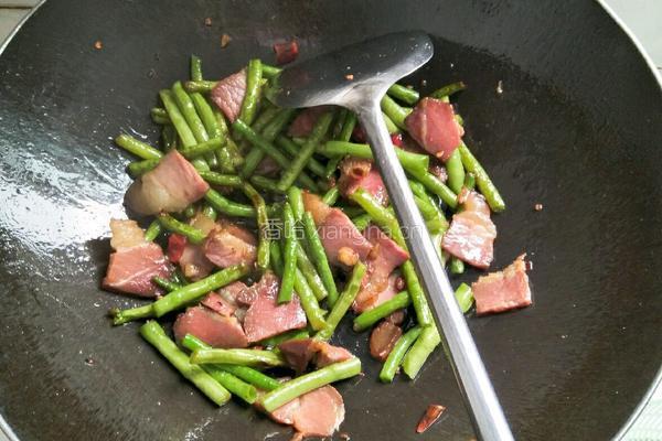 腊肉干煸豆角的做法图解10
