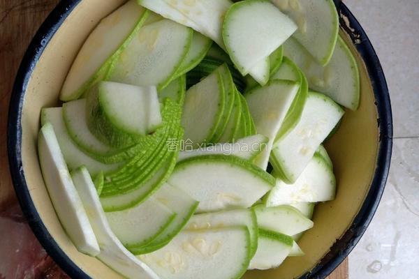 懒人电饭煲腊肉焖饭的做法图解7