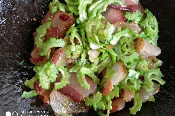 苦瓜炒腊肉的做法图解9