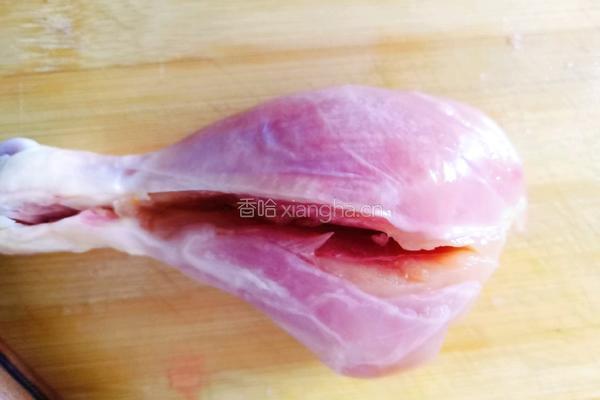 海贼王路飞最爱的鸡腿的做法图解1
