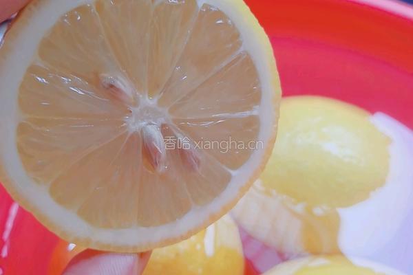夏季减肥美白蜂蜜柠檬的做法图解2
