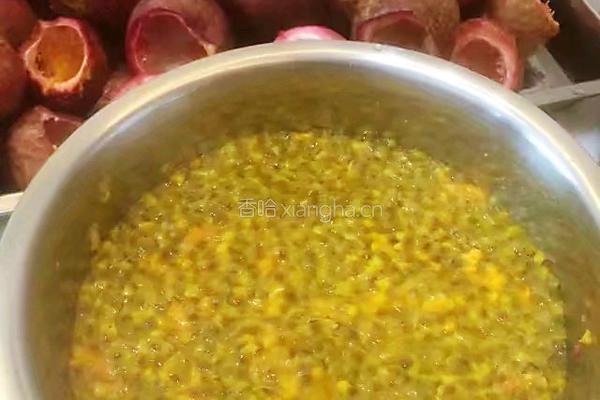百香果蜜酱的做法图解2