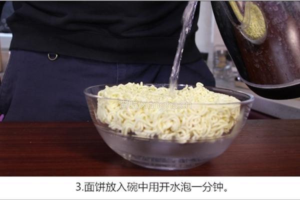 炒方便面的做法图解3