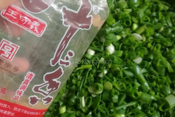 葱油饼的做法图解2