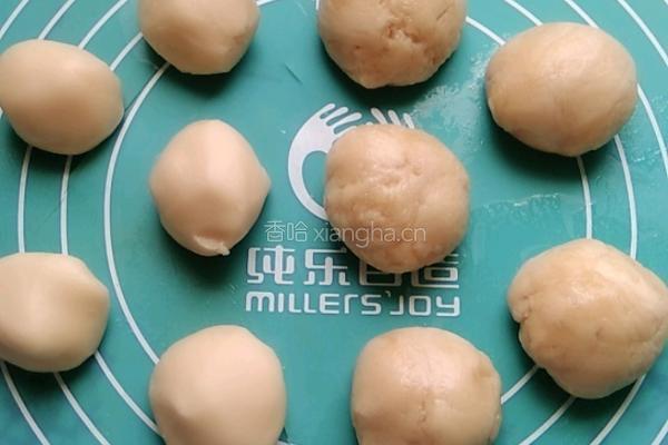 莲蓉蛋黄酥的做法图解8