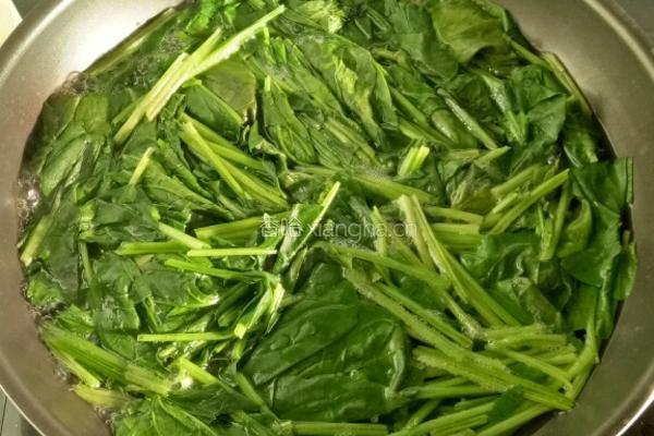 果仁菠菜的做法图解1