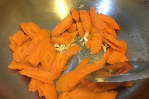 牛肉炒胡萝卜（芹菜、洋葱）的做法图解4