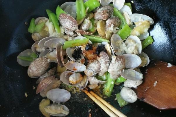 爆炒花甲的做法图解7