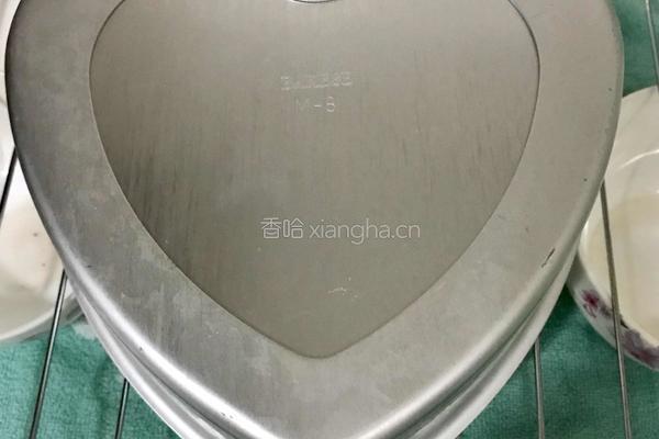 八寸心形戚风蛋糕的做法图解12