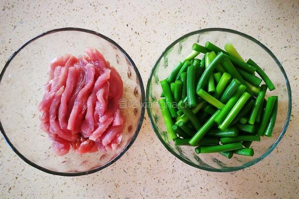蒜苔炒肉丝的做法图解1
