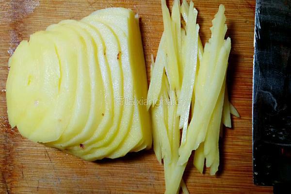 土豆鸡蛋饼的做法图解1
