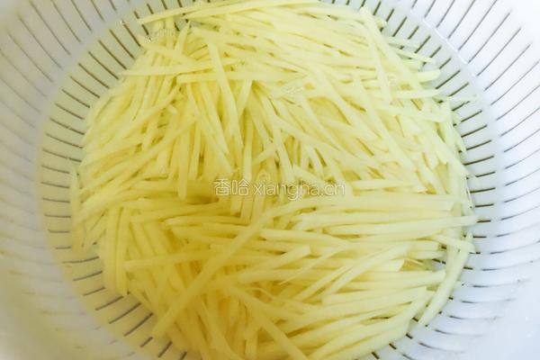 麻椒油土豆丝的做法图解2