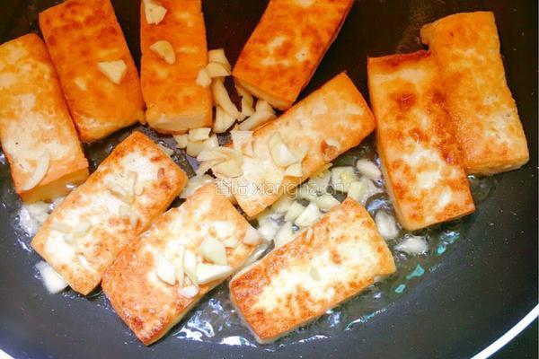 椒盐干煎豆腐的做法图解4
