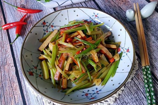 香干芹菜的做法图解1