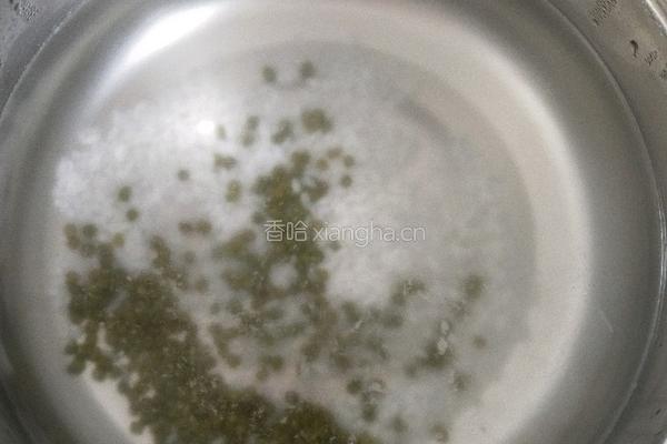大米绿豆粥的做法图解4