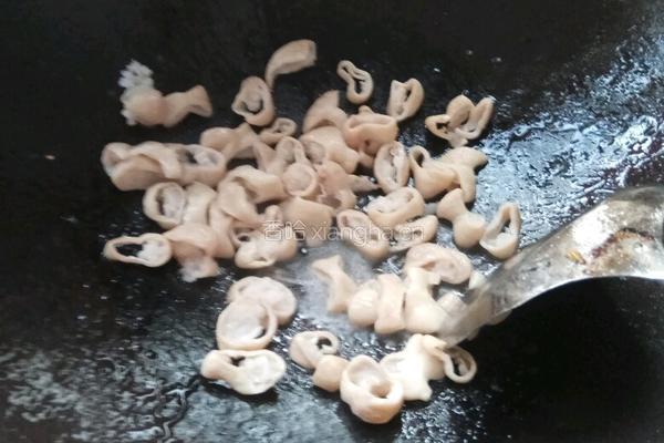 酸辣肥肠的做法图解4