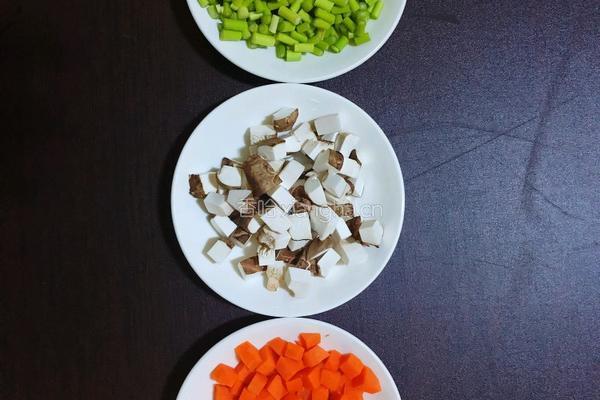 珍珠米炒饭的做法图解2