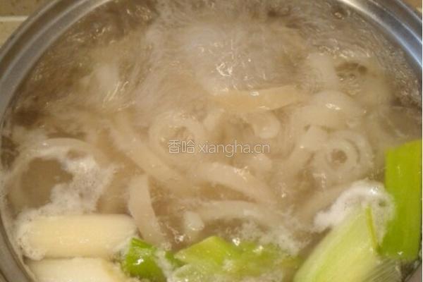凉拌水晶肉皮冻的做法图解4
