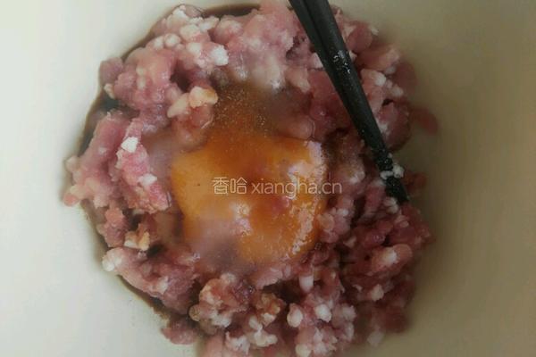 猪肉香菇馄饨的做法图解2
