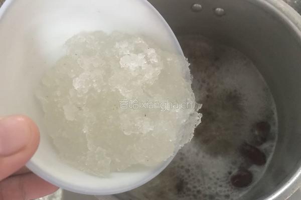夏日的桃胶雪燕皂角米银耳羹的做法图解8