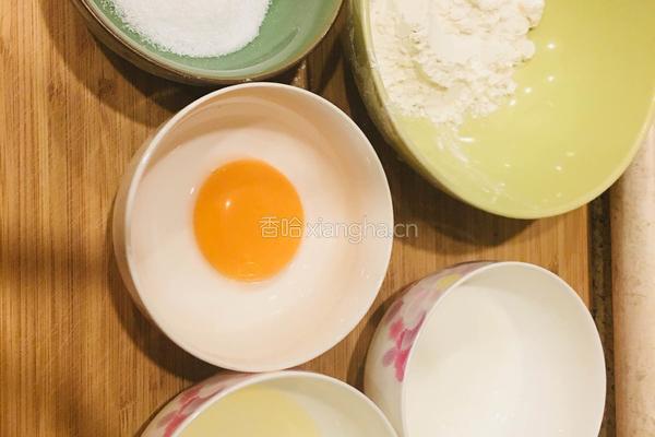 三色戚风蛋糕的做法图解1