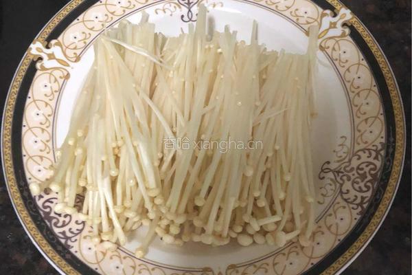 蒜泥金针菇的做法图解1