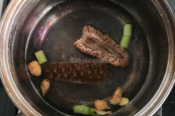 海参蒸排骨的做法图解1