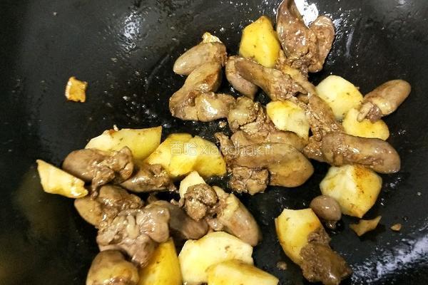 鸡肝炖土豆的做法图解7