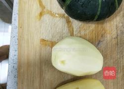 土豆炖小倭瓜的做法图解1