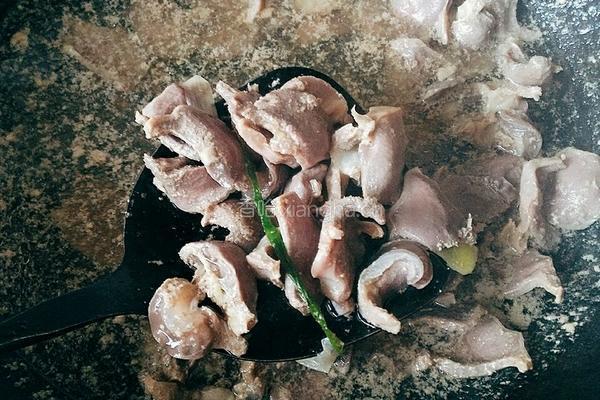 双椒炒鸭胗的做法图解5