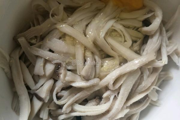 油炸杏鲍菇的做法图解3