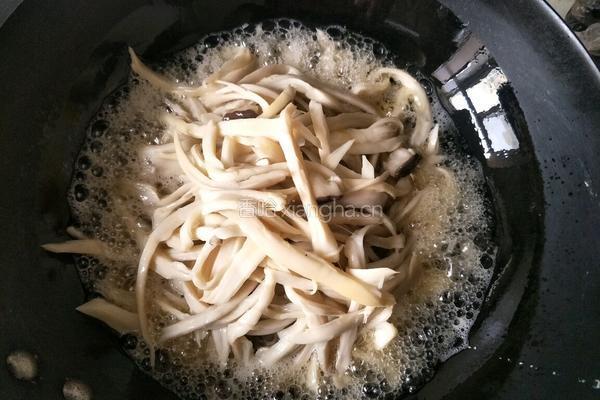 油炸杏鲍菇的做法图解5