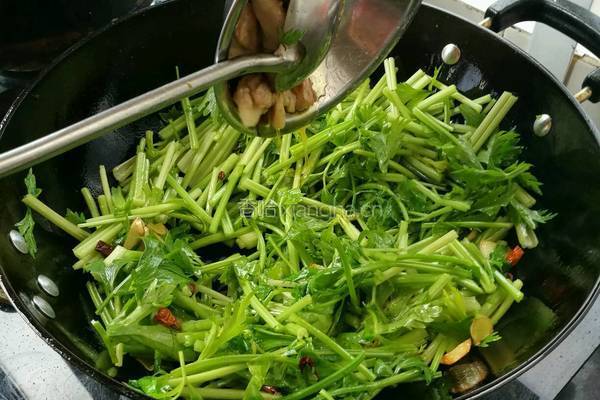 家常芹菜炒肉的做法图解3