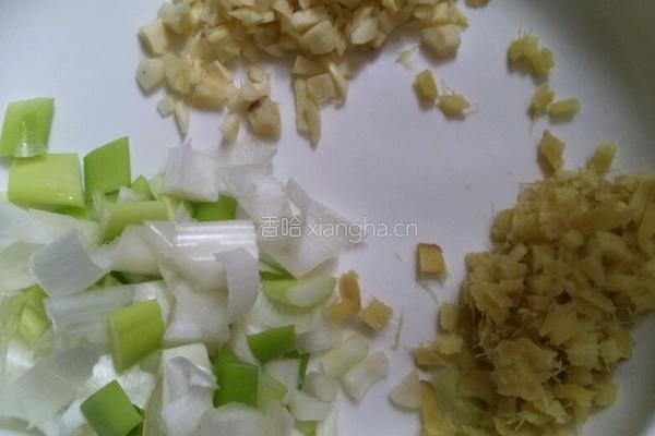 红烧虎皮青椒的做法图解1