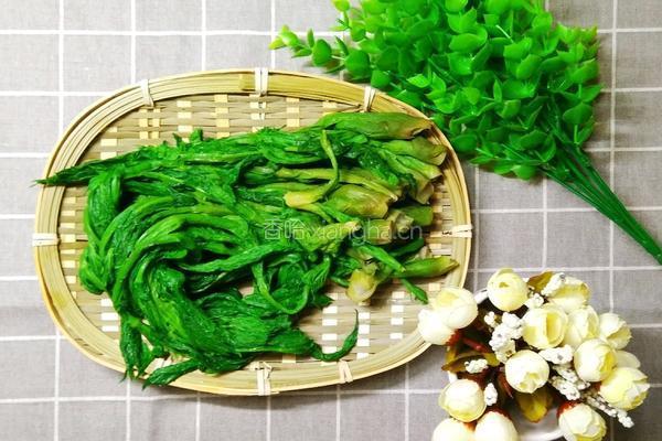 油炸刺嫩芽的做法图解1