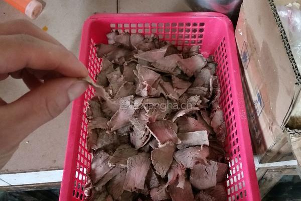 麻辣牛肉的做法图解1