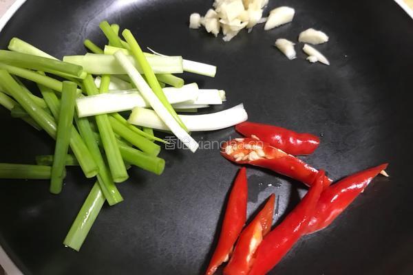 小葱爆花菇的做法图解4