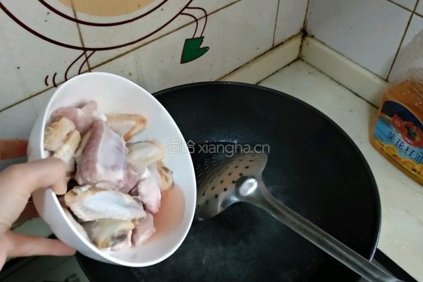土豆胡萝卜炖鸡肉排骨的做法图解4
