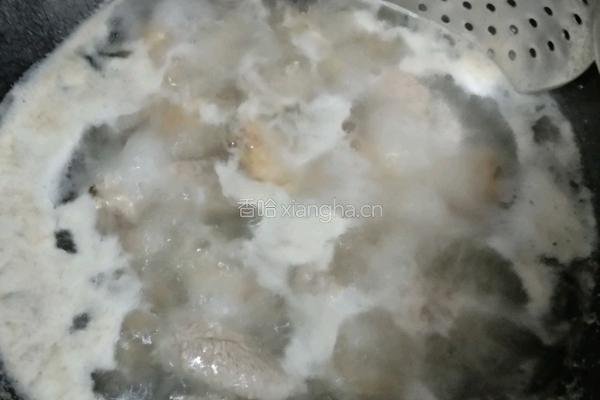 土豆胡萝卜炖鸡肉排骨的做法图解5
