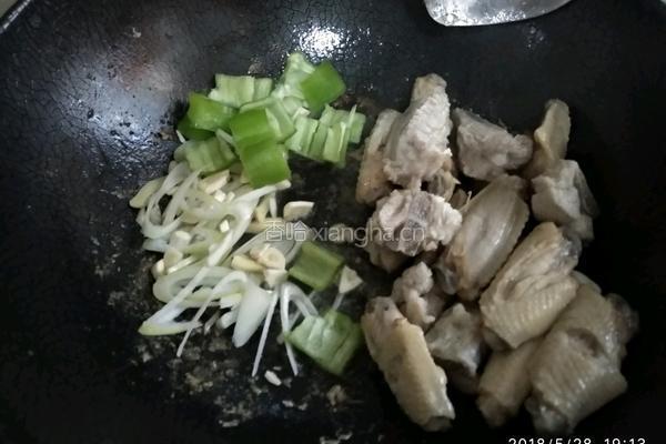 土豆胡萝卜炖鸡肉排骨的做法图解9