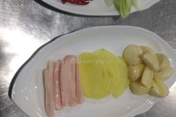 红烧鲤鱼的做法图解3