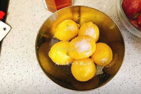 百香果柠檬蜂蜜饮 美白排毒的做法图解2