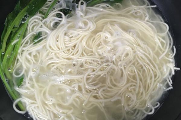 上班族也可轻松搞定的汤拌面的做法图解2