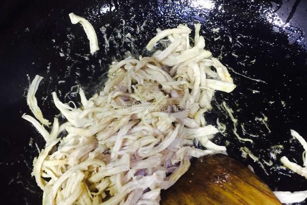 孜然鸡丝素鸡翅的做法图解3