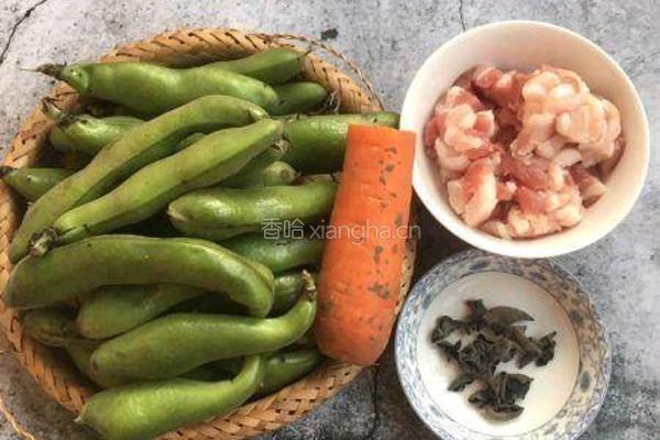 黑木耳肉丁蚕豆酥的做法图解1
