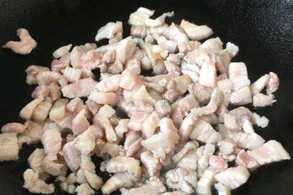 黑木耳肉丁蚕豆酥的做法图解5