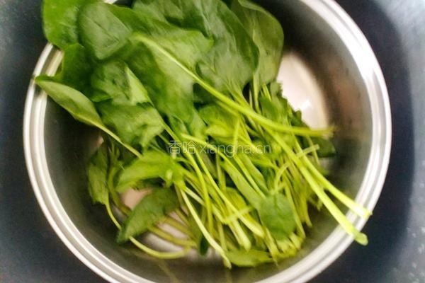 麻酱拌菠菜的做法图解1