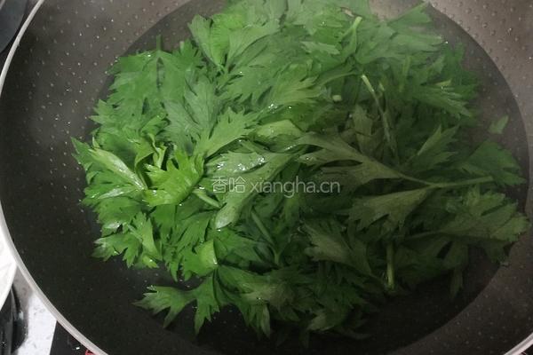 凉拌芹菜叶的做法图解2