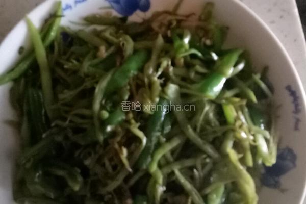 辣椒炒猪耳豆角的做法图解4