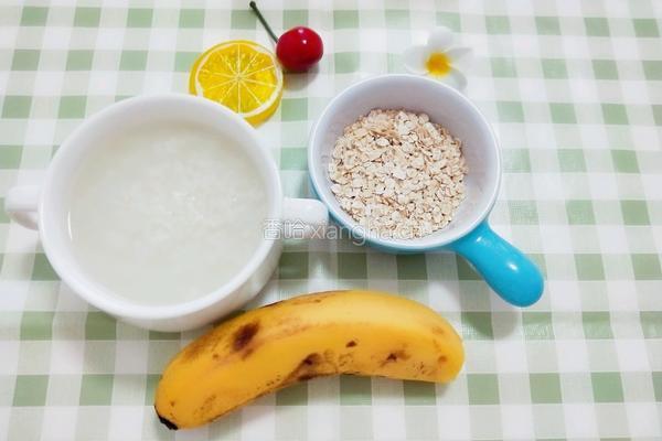 宝宝辅食香蕉燕麦粥的做法图解1